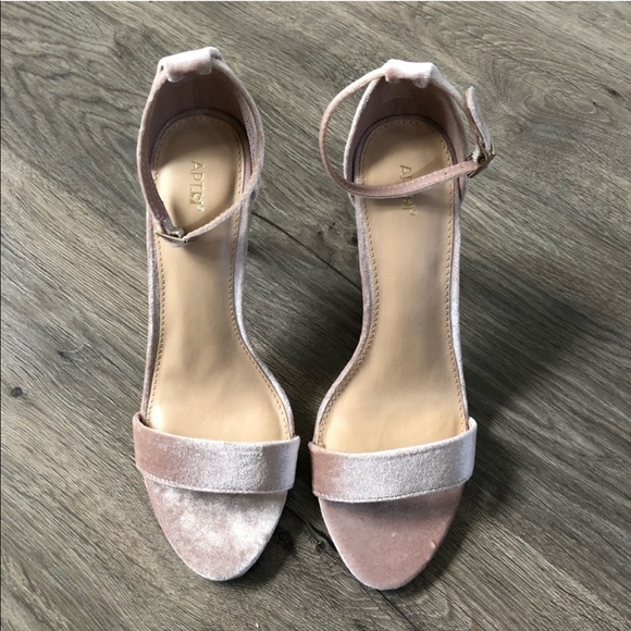 Apt. 9 Heels - Picture 4 of 7